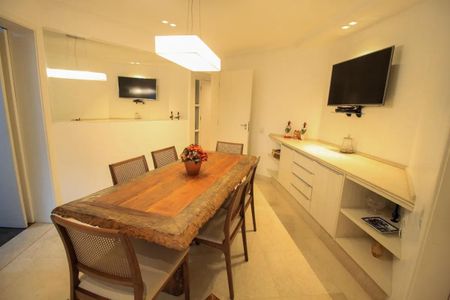 Apartamento à venda com 260m², 6 quartos e 4 vagas Apartamento à venda com 260m², 6 quartos e 4 vagasSala de Jantar