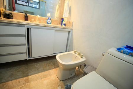 Apartamento à venda com 260m², 6 quartos e 4 vagas Apartamento à venda com 260m², 6 quartos e 4 vagasBanheiro