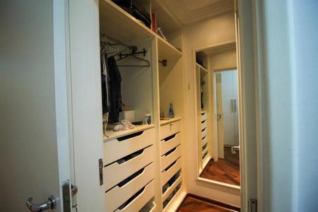 Apartamento à venda com 260m², 6 quartos e 4 vagas Apartamento à venda com 260m², 6 quartos e 4 vagasCloset