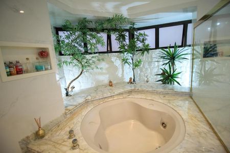 Apartamento à venda com 260m², 6 quartos e 4 vagas Apartamento à venda com 260m², 6 quartos e 4 vagasBanheiro