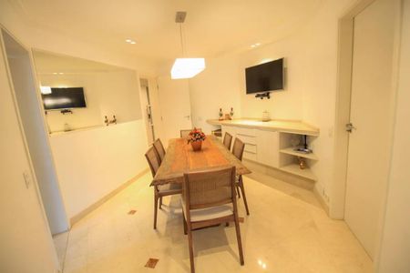 Apartamento à venda com 260m², 6 quartos e 4 vagas Apartamento à venda com 260m², 6 quartos e 4 vagasSala de Jantar