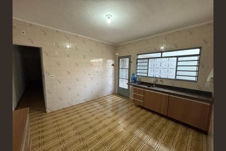 Casa para alugar com 120m², 3 quartos e 6 vagas Casa para alugar com 120m², 3 quartos e 6 vagasCozinha - Armários