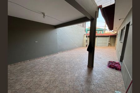 Casa para alugar com 120m², 3 quartos e 6 vagas Casa para alugar com 120m², 3 quartos e 6 vagasQuintal