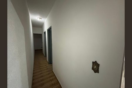 Casa para alugar com 120m², 3 quartos e 6 vagas Casa para alugar com 120m², 3 quartos e 6 vagasCorredor