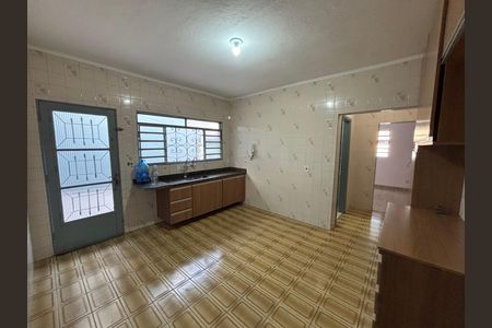 Casa para alugar com 120m², 3 quartos e 6 vagas Casa para alugar com 120m², 3 quartos e 6 vagasCozinha - Armários