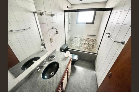 Apartamento à venda com 160m², 4 quartos e 3 vagasBanheiro da Suíte 2