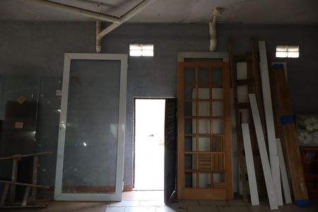 Casa à venda com 295m², 4 quartos e 7 vagasGaragem Fundos porta acesso ao Quintal 