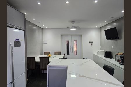 Casa à venda com 295m², 4 quartos e 7 vagas Casa à venda com 295m², 4 quartos e 7 vagasCozinha