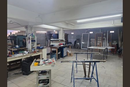 Casa à venda com 295m², 4 quartos e 7 vagas Casa à venda com 295m², 4 quartos e 7 vagasGaragem Fundos