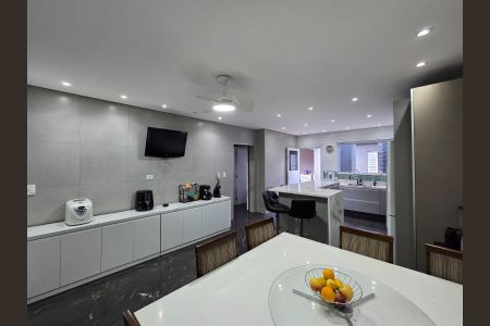Casa à venda com 295m², 4 quartos e 7 vagas Casa à venda com 295m², 4 quartos e 7 vagasCozinha