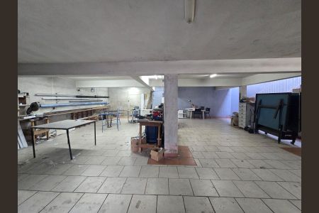 Casa à venda com 295m², 4 quartos e 7 vagas Casa à venda com 295m², 4 quartos e 7 vagasGaragem Fundos