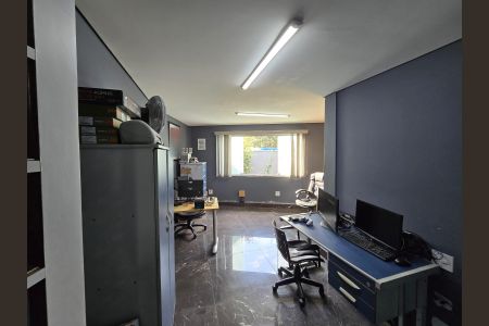 Casa à venda com 295m², 4 quartos e 7 vagas Casa à venda com 295m², 4 quartos e 7 vagasQuarto 04