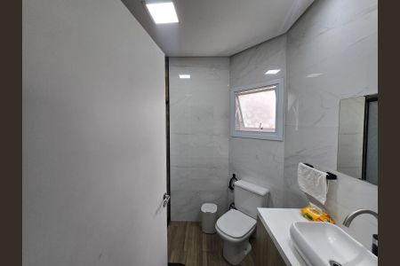 Casa à venda com 295m², 4 quartos e 7 vagas Casa à venda com 295m², 4 quartos e 7 vagasBanheiro da Suíte