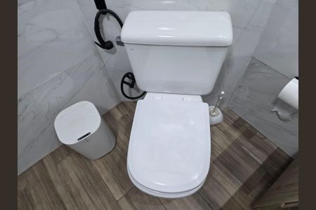 Casa à venda com 295m², 4 quartos e 7 vagas Casa à venda com 295m², 4 quartos e 7 vagasBanheiro da Suíte