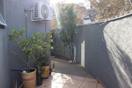 Casa à venda com 295m², 4 quartos e 7 vagasCorredor acesso a Garagem da frente entrada principal 