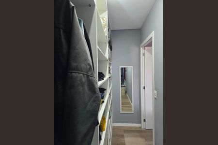 Casa à venda com 295m², 4 quartos e 7 vagas Casa à venda com 295m², 4 quartos e 7 vagasCloset da suíte