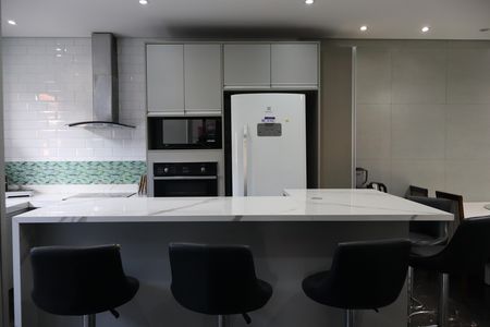 Casa à venda com 295m², 4 quartos e 7 vagasCozinha 