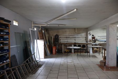 Casa à venda com 295m², 4 quartos e 7 vagasGaragem Fundos 