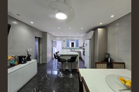 Casa à venda com 295m², 4 quartos e 7 vagas Casa à venda com 295m², 4 quartos e 7 vagasCozinha