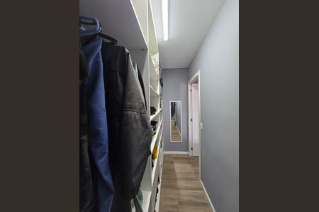 Casa à venda com 295m², 4 quartos e 7 vagas Casa à venda com 295m², 4 quartos e 7 vagasCloset da suíte