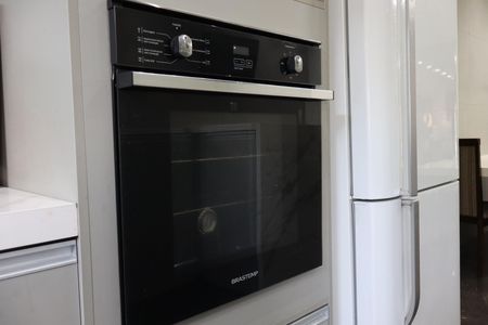 Casa à venda com 295m², 4 quartos e 7 vagasCozinha 