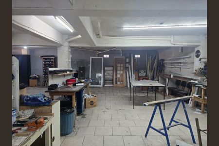 Casa à venda com 295m², 4 quartos e 7 vagas Casa à venda com 295m², 4 quartos e 7 vagasGaragem Fundos