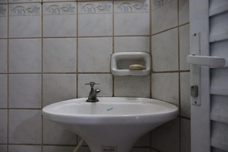 Casa à venda com 295m², 4 quartos e 7 vagasBanheiro da Garagem 