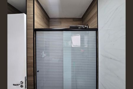 Casa à venda com 295m², 4 quartos e 7 vagas Casa à venda com 295m², 4 quartos e 7 vagasBanheiro da Suíte
