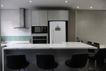 Casa à venda com 295m², 4 quartos e 7 vagasCozinha 
