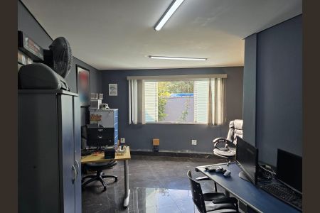 Casa à venda com 295m², 4 quartos e 7 vagas Casa à venda com 295m², 4 quartos e 7 vagasQuarto 04