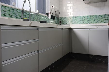 Casa à venda com 295m², 4 quartos e 7 vagasCozinha 
