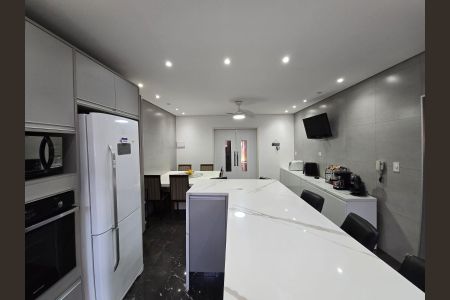 Casa à venda com 295m², 4 quartos e 7 vagas Casa à venda com 295m², 4 quartos e 7 vagasCozinha