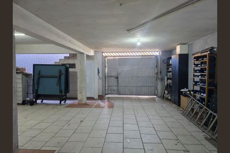 Casa à venda com 295m², 4 quartos e 7 vagas Casa à venda com 295m², 4 quartos e 7 vagasGaragem Fundos
