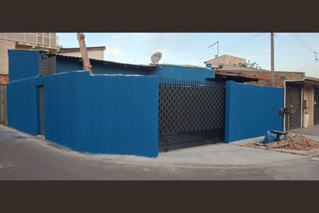 Casa à venda com 150m², 2 quartos e 2 vagas Casa à venda com 150m², 2 quartos e 2 vagasFachada