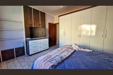 Casa à venda com 120m², 3 quartos e 5 vagas Casa à venda com 120m², 3 quartos e 5 vagasQuarto