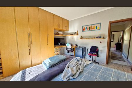 Casa à venda com 120m², 3 quartos e 5 vagas Casa à venda com 120m², 3 quartos e 5 vagasQuarto