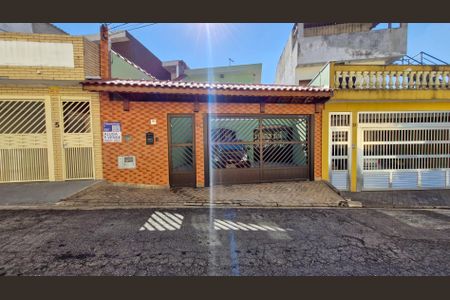 Casa à venda com 120m², 3 quartos e 5 vagas Casa à venda com 120m², 3 quartos e 5 vagasFachada