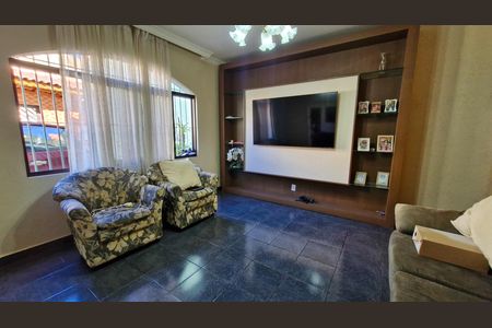 Sala de casa à venda com 3 quartos, 120m² em Jardim Kika, São Paulo