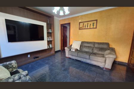 Sala de casa à venda com 3 quartos, 120m² em Jardim Kika, São Paulo
