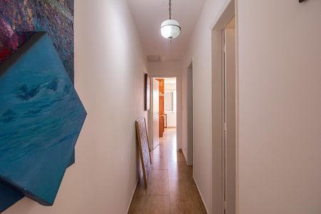 Casa à venda com 200m², 3 quartos e 2 vagasCorredor