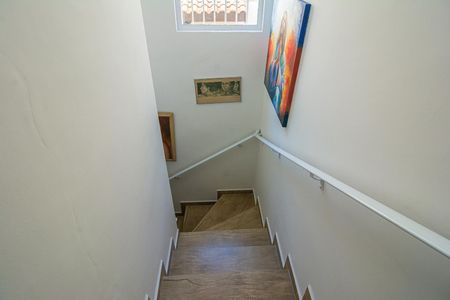 Casa à venda com 200m², 3 quartos e 2 vagasEscada