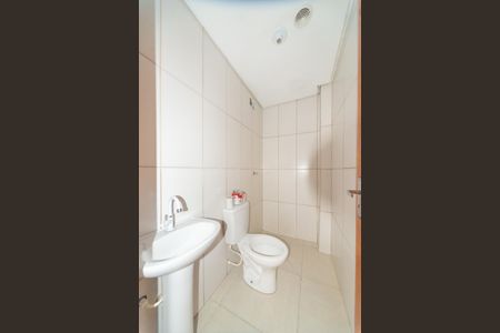 Banheiro de apartamento para alugar com 1 quarto, 35m² em Jardim Algarve, Viamão