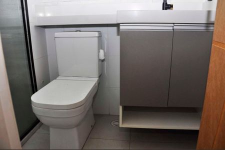 Apartamento à venda com 40m², 2 quartos e 1 vaga Apartamento à venda com 40m², 2 quartos e 1 vagaDetalhe - Banheiro Social