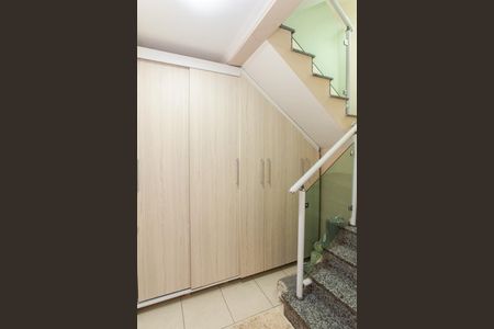 Casa à venda com 210m², 3 quartos e 3 vagasEscada