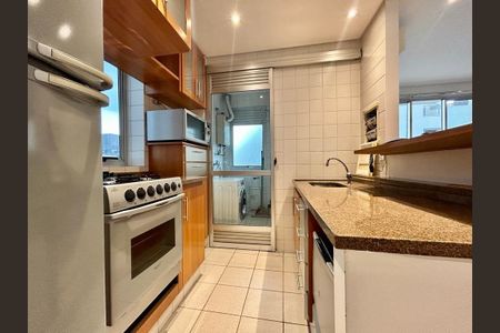 Cozinha de apartamento para alugar com 2 quartos, 75m² em Moema, São Paulo