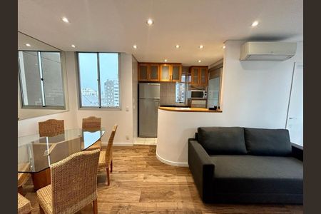 Sala de apartamento para alugar com 2 quartos, 75m² em Moema, São Paulo