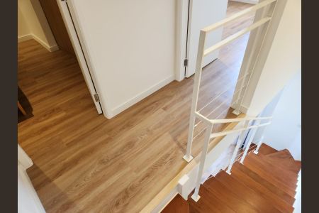 Escada de apartamento para alugar com 2 quartos, 75m² em Moema, São Paulo