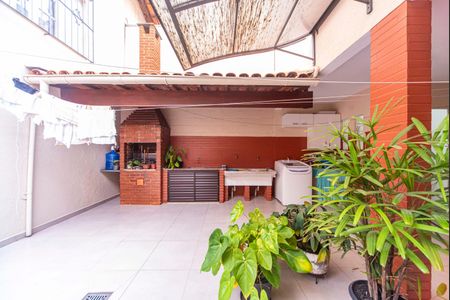 Casa à venda com 270m², 3 quartos e 2 vagasÁrea Gourmet e Área de serviço
