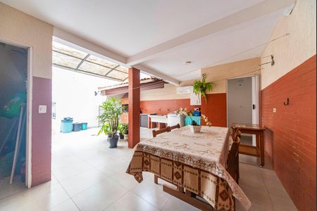 Casa à venda com 270m², 3 quartos e 2 vagasÁrea Gourmet e Área de serviço