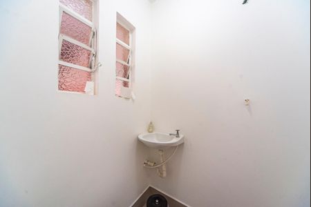 Casa à venda com 270m², 3 quartos e 2 vagasLavabo da Área Gourmet e Área de serviço